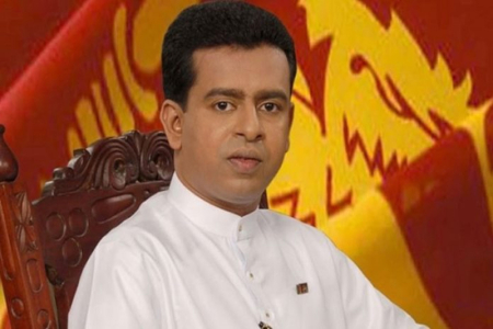 දඬුවම් ලැබිය යුතු ව්‍යාජ ස්ටිකර් මුද්‍රණය කරන පිරිස නීති හිඩැසකින් රිංගා නිදහස් වෙන්න හදනවා – බුද්ධික පතිරණ