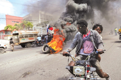 හයිටි රාජ්‍යයට හදිසි තත්ත්වයක් බන්ධනාගාර කැරල්ලකින් සිරකරුවෝ 4000ක් පැන යති