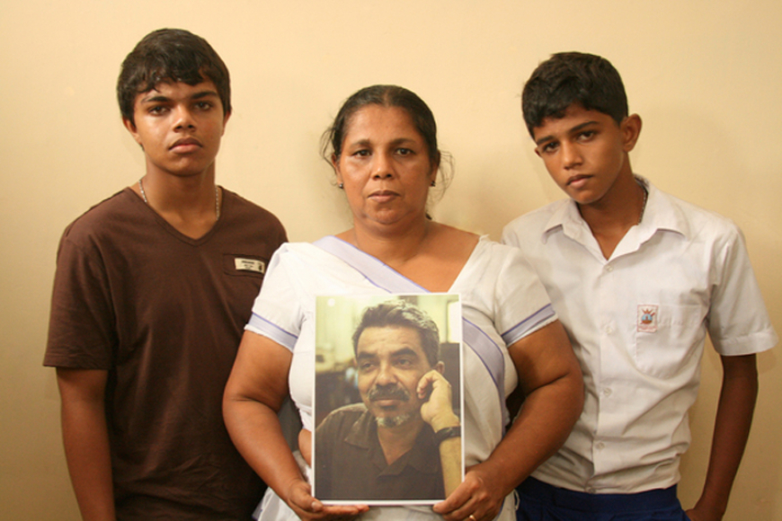 අතුරුදන්වූවන්ගේ ජාත්‍යන්තර දිනය: 'තාත්තට කොච්චර ආදරෙයි ද කියලා මට එයාට කියන්න බැරිවුණා'