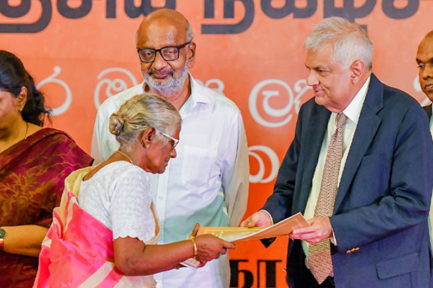 කිලිනොච්චි දිස්ත්‍රික්කයේ ජනතාවට සින්නක්කර ඉඩම් ඔප්පු ලබාදීමේ වැඩසටහන ජනපති ප්‍රධානත්වයෙන්