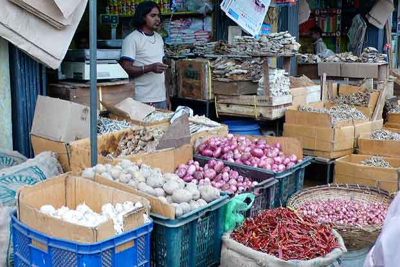 අවුරුද්දට කූඨ වෙලදුන් ගසා කති.. හිතු ගණන්වලට බඩු විකුණති…