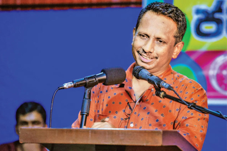 එක එක්කෙනාට ආණ්ඩු හැදුවා ඇති