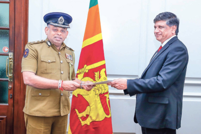 නව පොලි­ස්පති දේශ­බන්දු තෙන්න­කෝන්