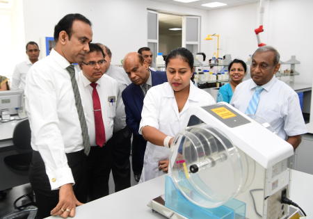 මෙරට ජනතාවට ගුණාත්මක තත්වයෙන් උසස් ඖෂධ ලබා දීම සෞඛ්‍ය  අමාත්‍යාංශයේ  ප්‍රමුඛතම කාර්යයි