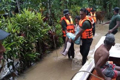 ආපදාවට පත්වූවන්ට සහන දෙන්න දිසා ලේකම්වරුන්ට වහාම ප්‍රතිපාදන