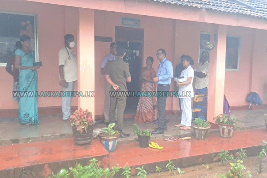 මුලතිව් අවතැන් පිරිස් පාසල් අටකට