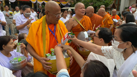 බානගල උපතිස්ස නා හිමියෝ තයිලන්තයේ පිඬුසිඟා වඩිති